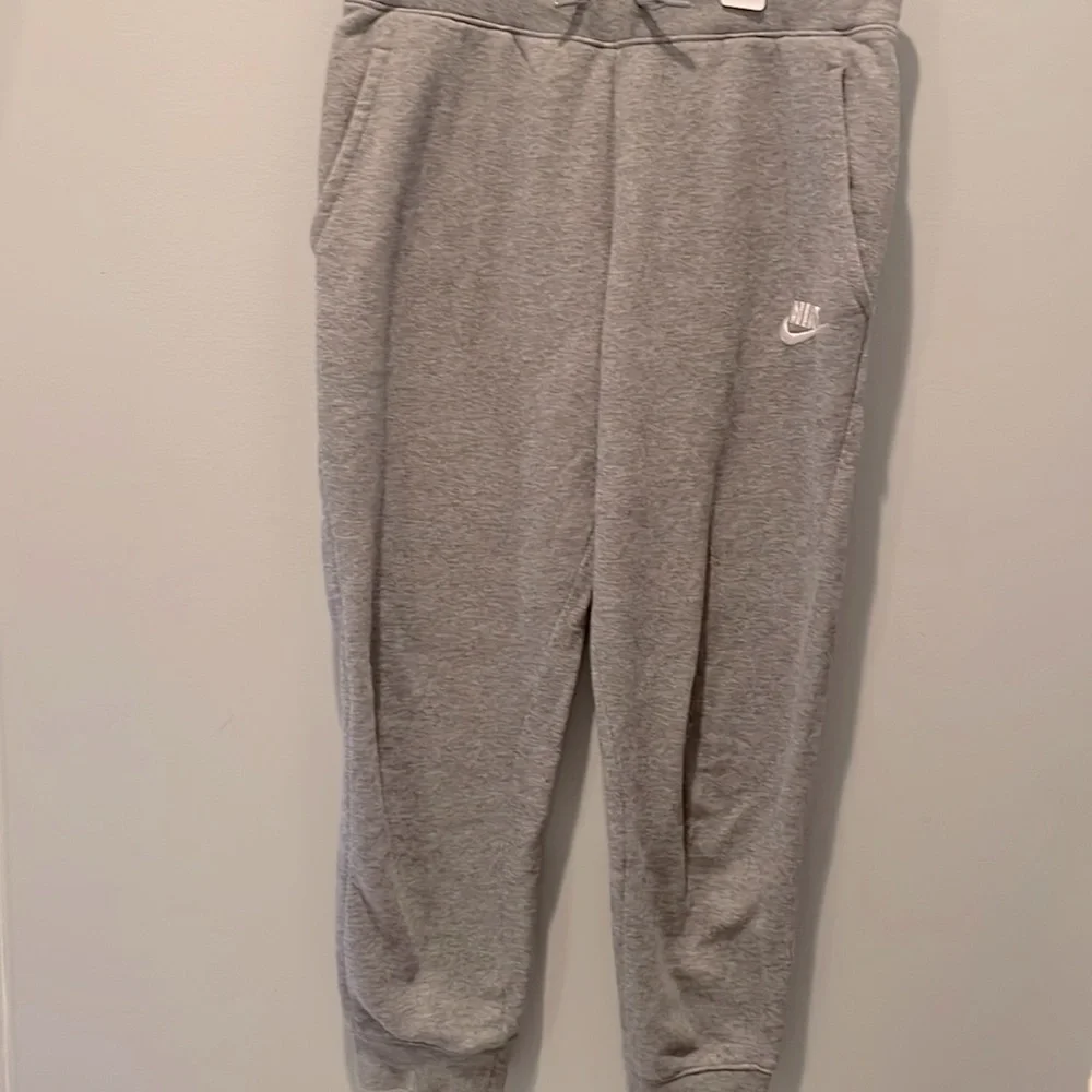 Kids nike grey joggers - Picture 1 of 2